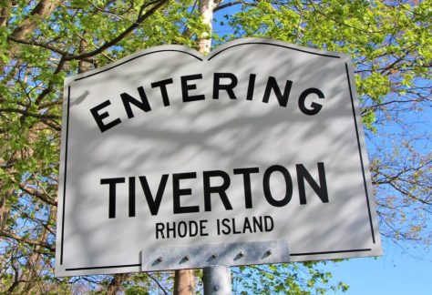 Entering Tiverton Sign